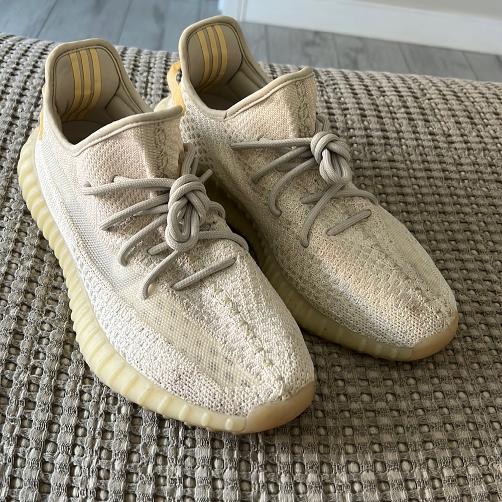 YEEZY BOOST 350 V2